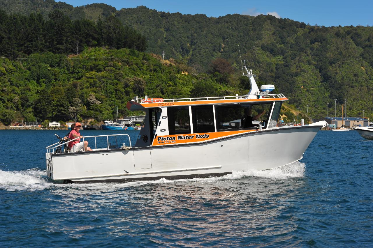 1 hour cruise - Private Water Taxi