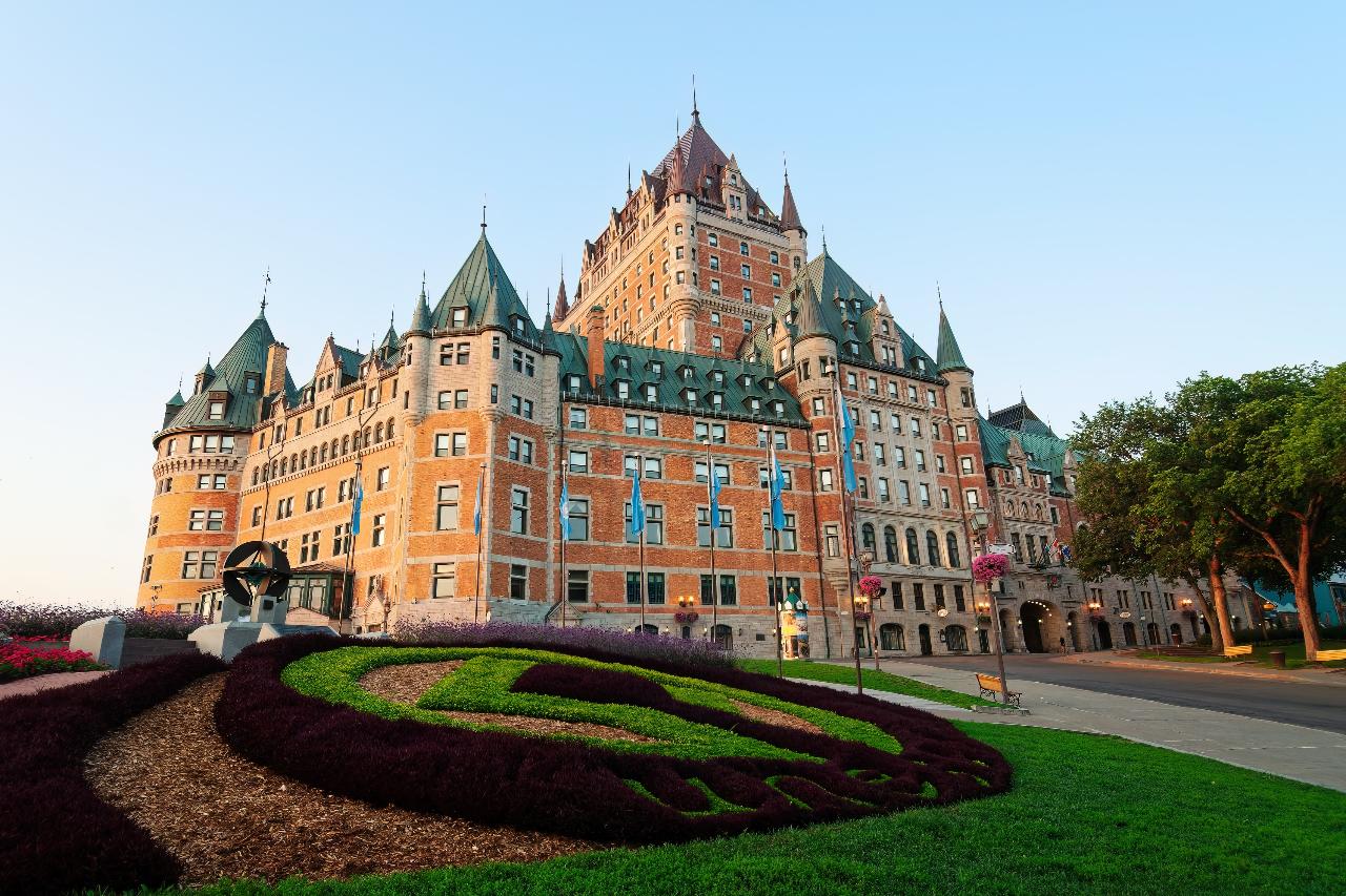 Festive Quebec City: River Front Room