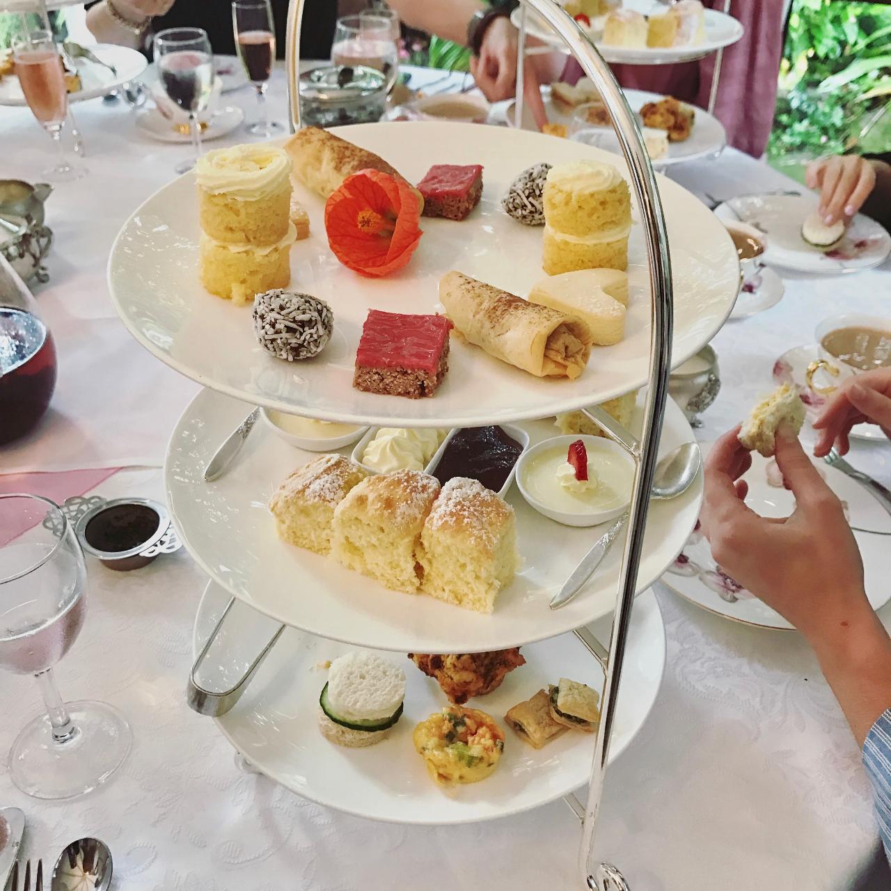 High Tea & Vino Tour