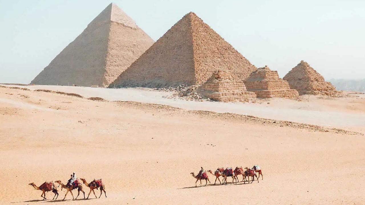 Simply Pyramids from Monte Galala