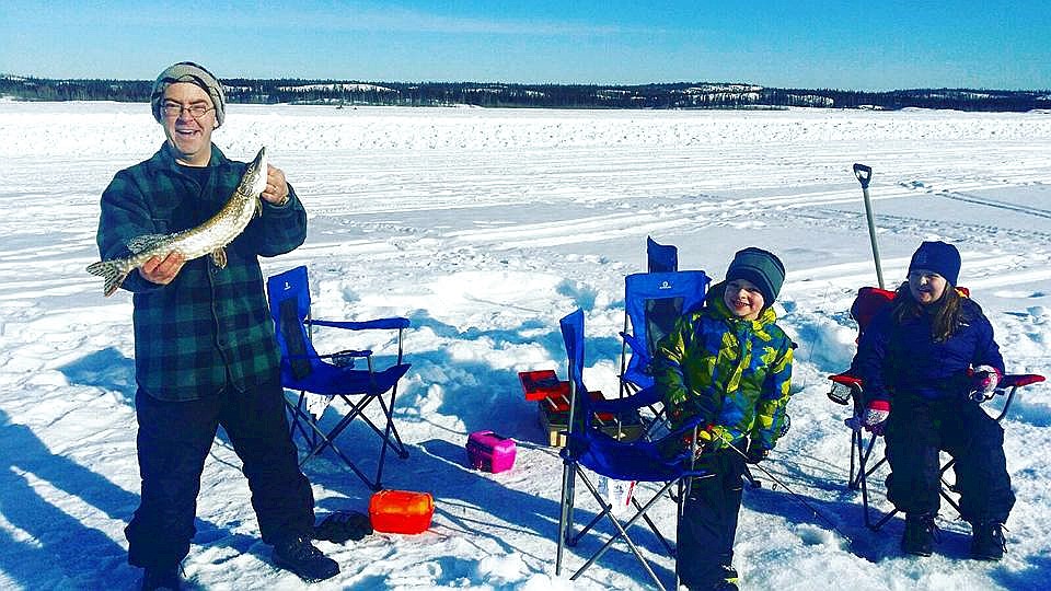 GREAT SLAVE LAKE ICE FISHING TOUR