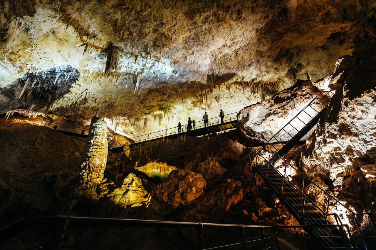 Jewel Cave Fully Guided Tour Capes Foundation Caves and Lighthouses