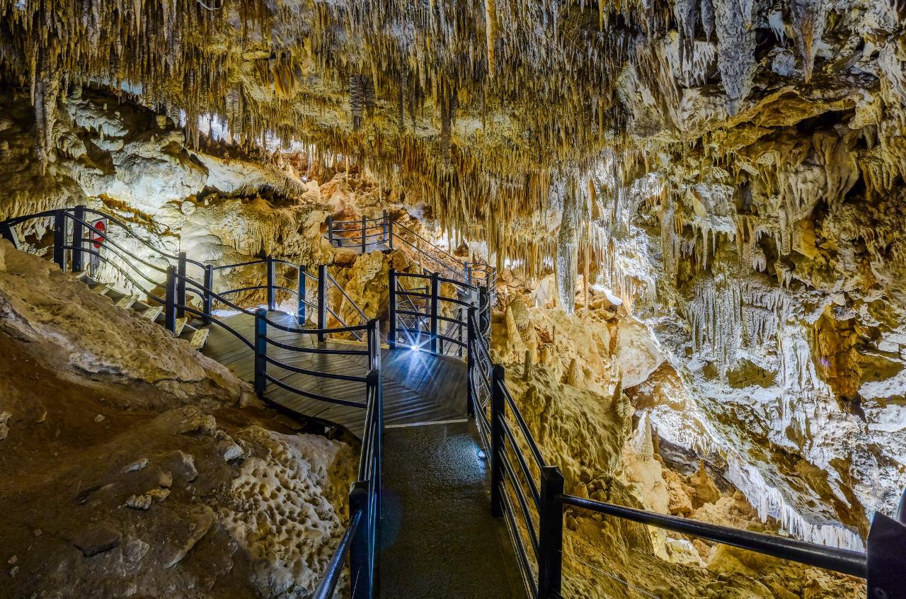 ngilgi cave cultural tour