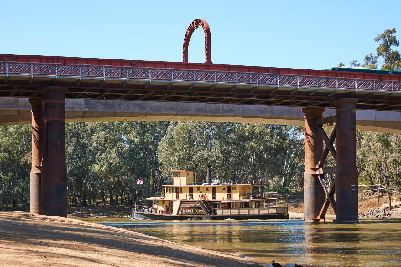 PS Emmylou Lunch Cruise Redgums on Emmylou Murray River