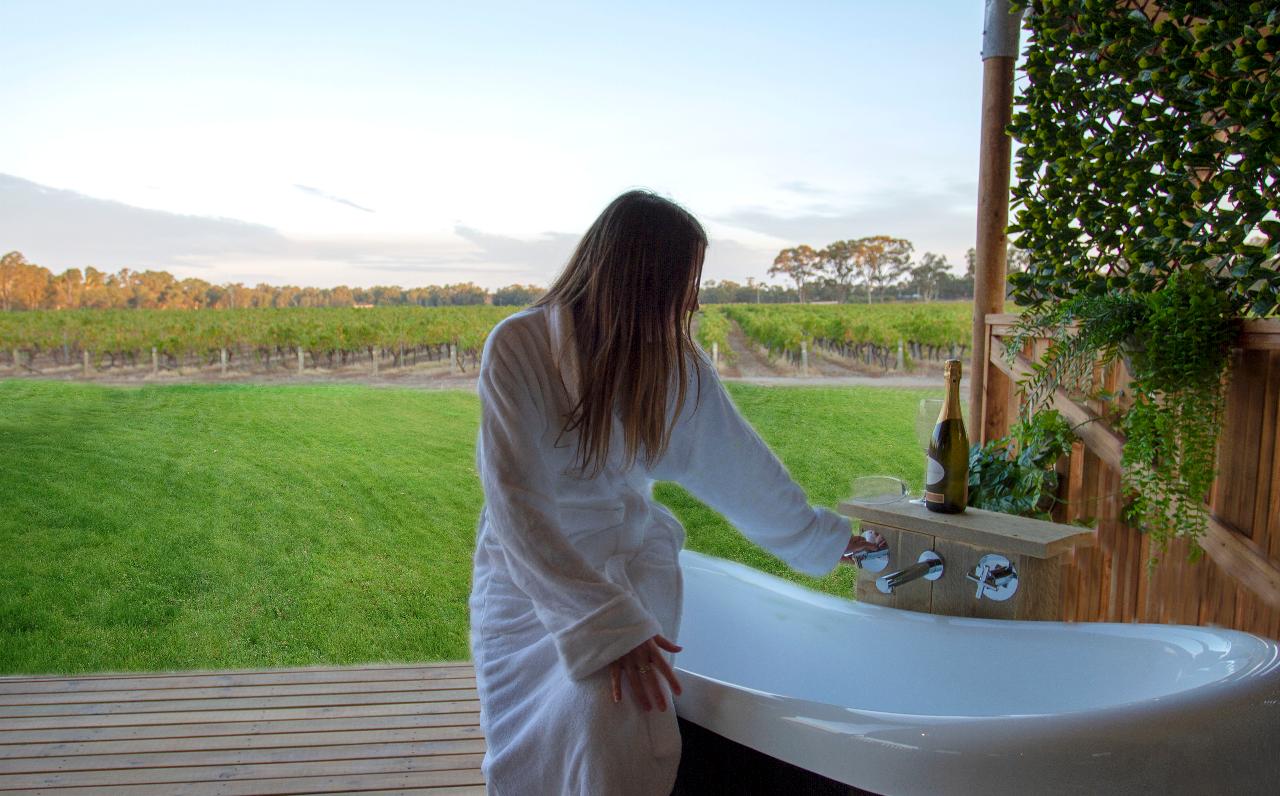 2 Night Balgownie Estate + 2 Night Emmylou Cruise Package - 2 Adults Sharing
