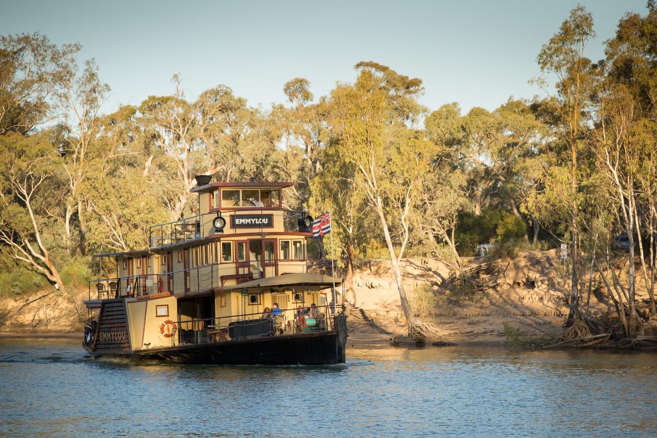 echuca river boat dinner cruise