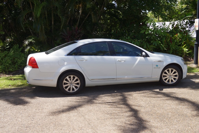Cairns CBD to Cairns Airport - Luxury Sedan