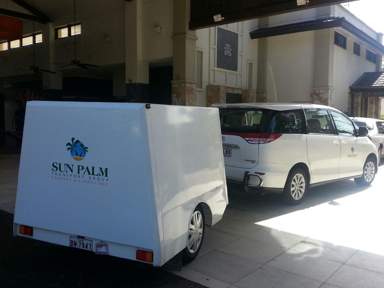 Cairns CBD to Cairns Airport - Luxury 7 Seat Car