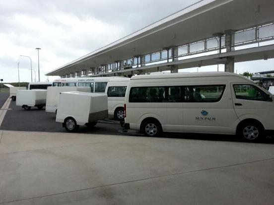 Northern Beaches to Cairns Airport - 20 Seat
