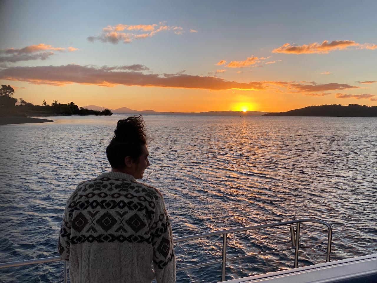 Kakariki Evening and Sunset Cruise to the carvings