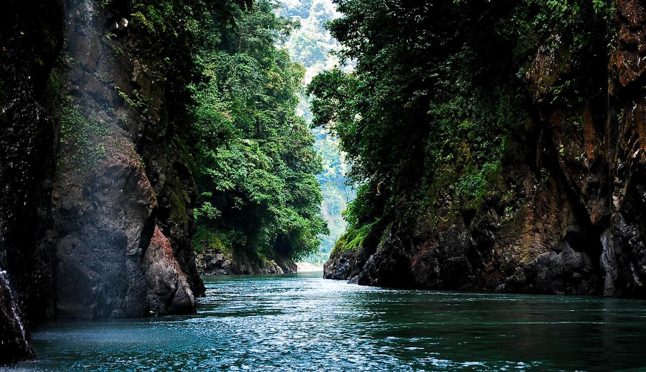 Pacuare River 2 Day Expedition (San Jose-Puerto Viejo-Arenal Adventure Connection)