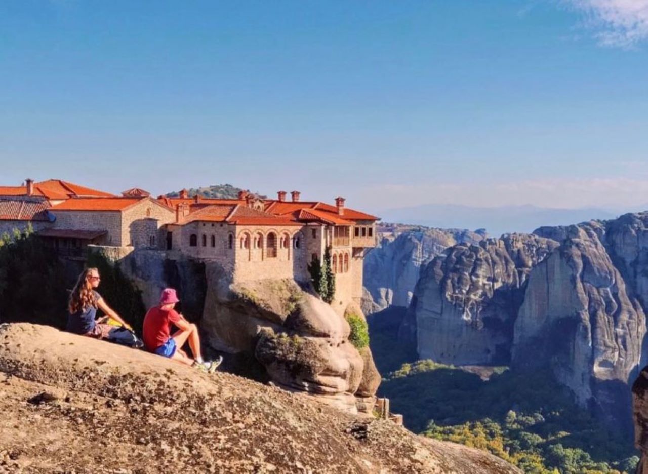 PRIVATE - DAYTRIP FROM VOLOS TO METEORA BY MINI BUS