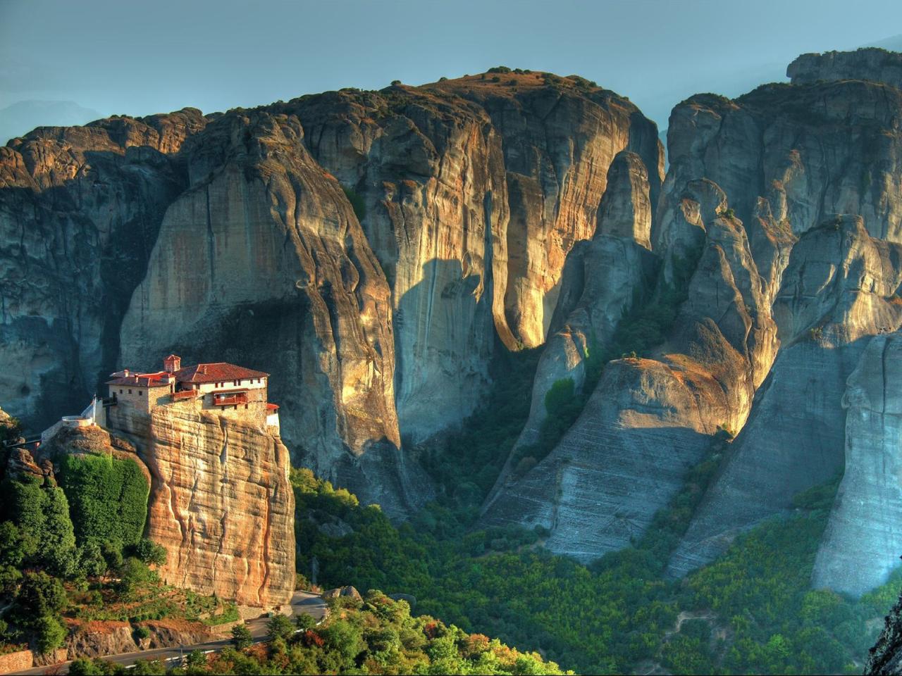 1 day Meteora Tour from Thessaloniki by Train