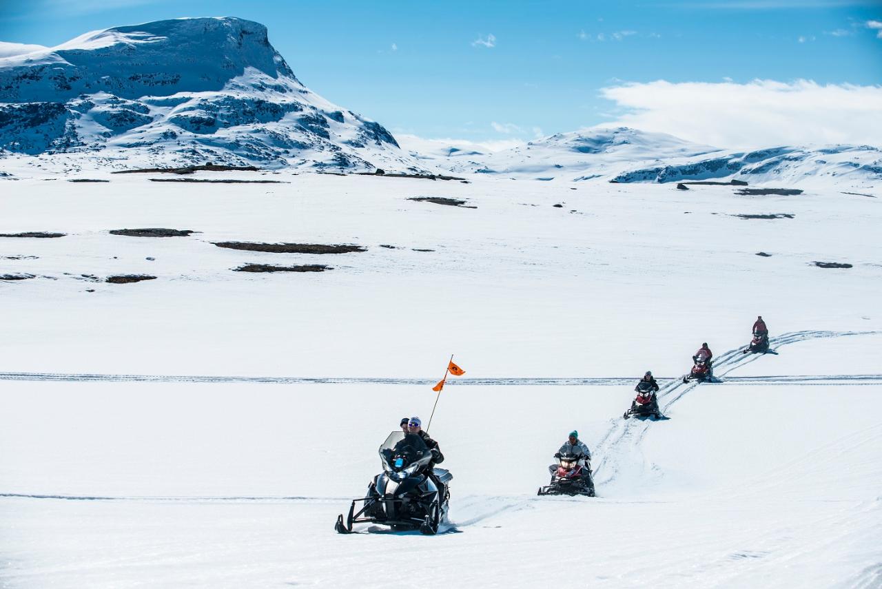 Snowmobile Mountain Tour to Sweden’s highest located mountain lodge, Låktatjåkko  (3635-620)