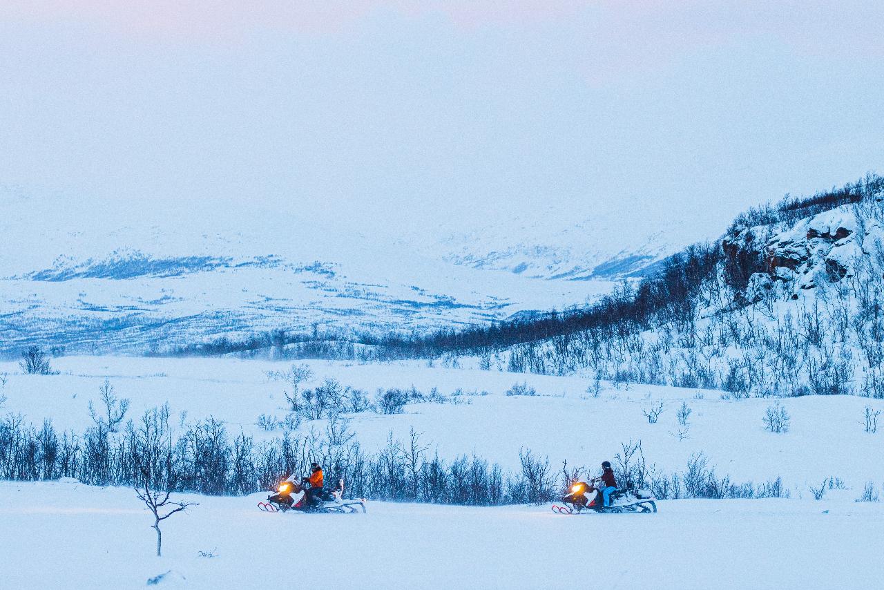 NATIONALPARK SNOWMOBILE TOUR - Outback Abisko AB Reservations