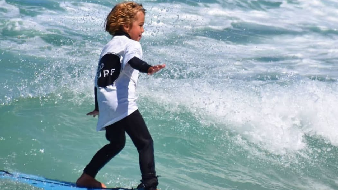 KIDS / TEENAGERS SURF LESSONS Scarborough Beach, Perth