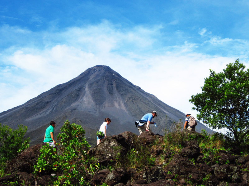 Arenal COMBO Tour: Volcano Hike + Baldi Hot Springs + Dinner