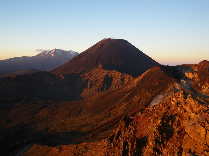 Tongariro crossing guided outlet tour