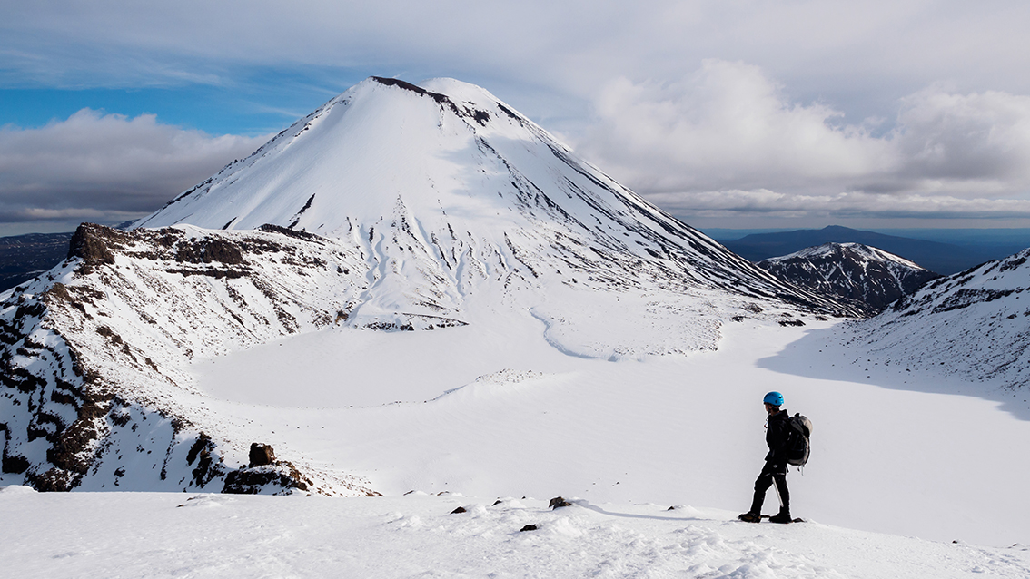 Tongariro crossing 2025 winter guided tour