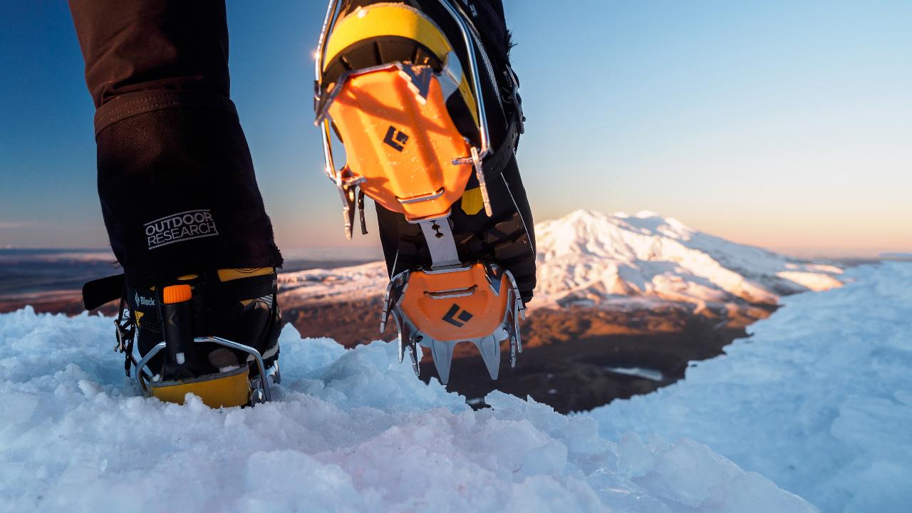 Tongariro Crossing WINTER SPECIAL MEET AT THE ADRIFT BASE