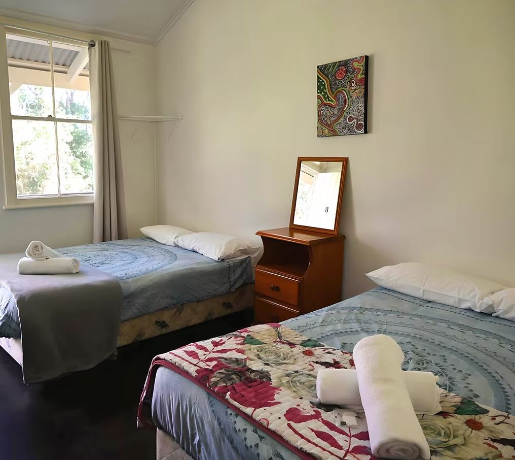 Accommodation - Hostel - Queen + King Single bed