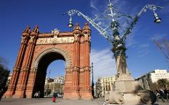 À la Carte Barcelona City Tour: Guide and Transport