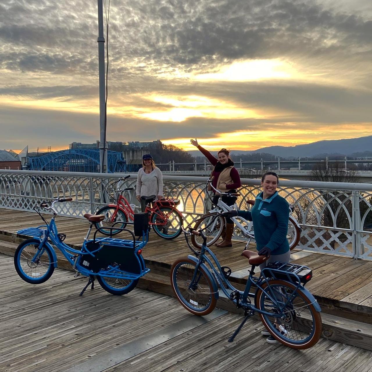 Women's E-Bike and SUP Tour in Chattanooga
