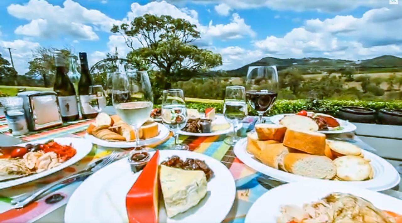 Midweek Hunter Valley Accommodation & Wine Tour for 2