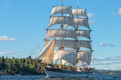 Sailing on the 'Three Crowns' - day trip