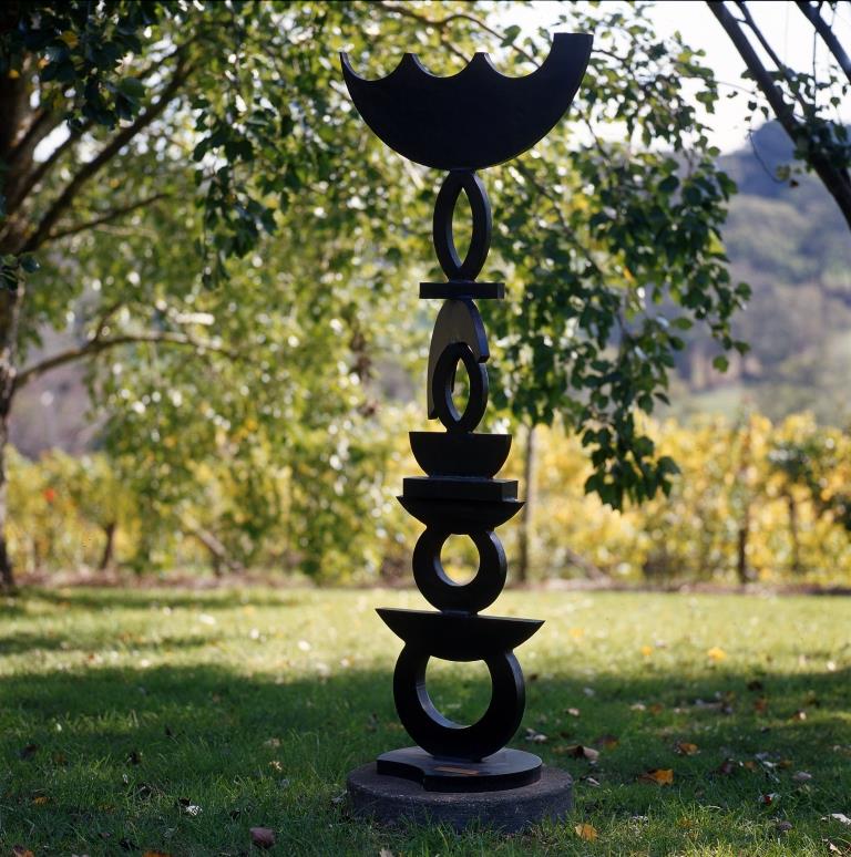 Exclusive Elgee Park guided Sculpture walk and vineyard tour