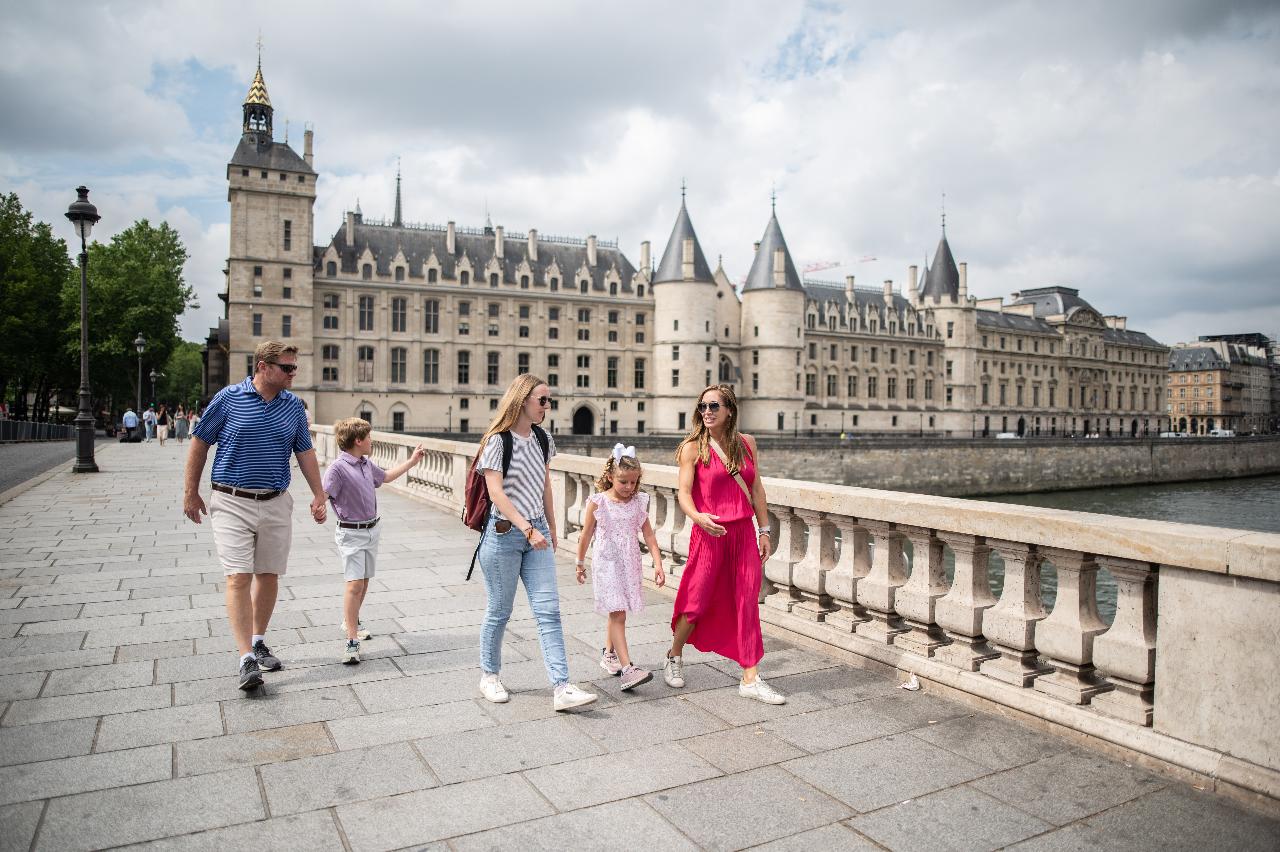 CENTRAL PARIS - Private Walking Tour