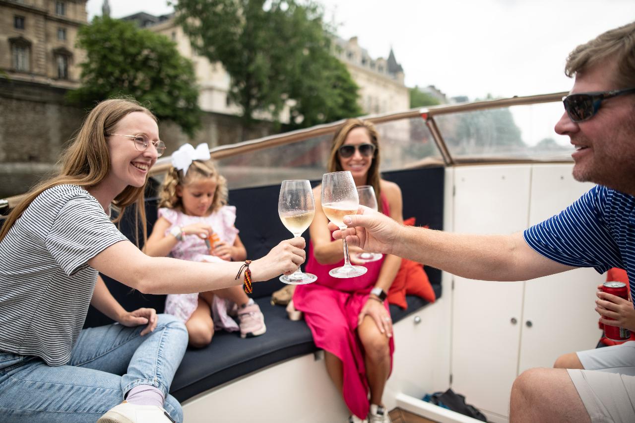 PRIVATE CRUISE ON THE SEINE - with Champagne! 