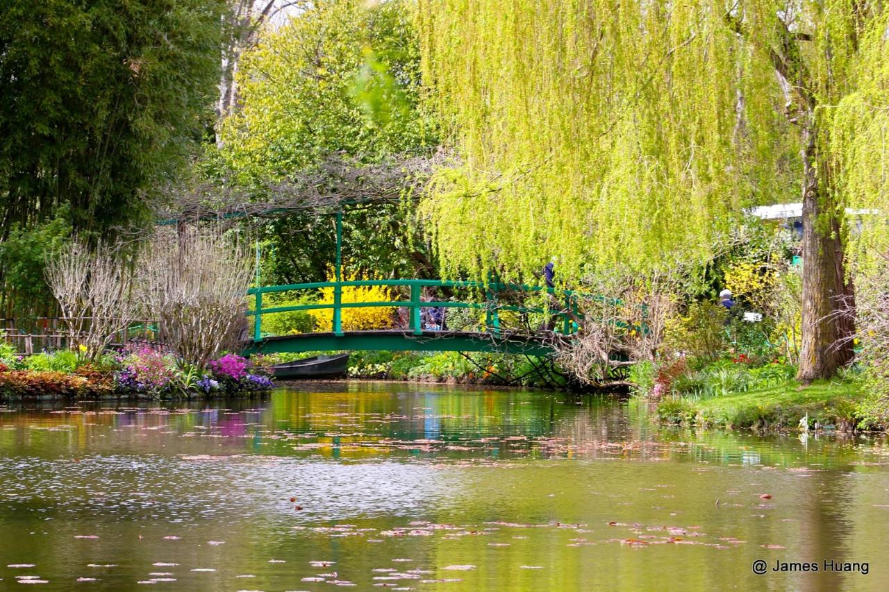 Private Tour of Monet’s gardens in Giverny – Skip-the-line tickets and