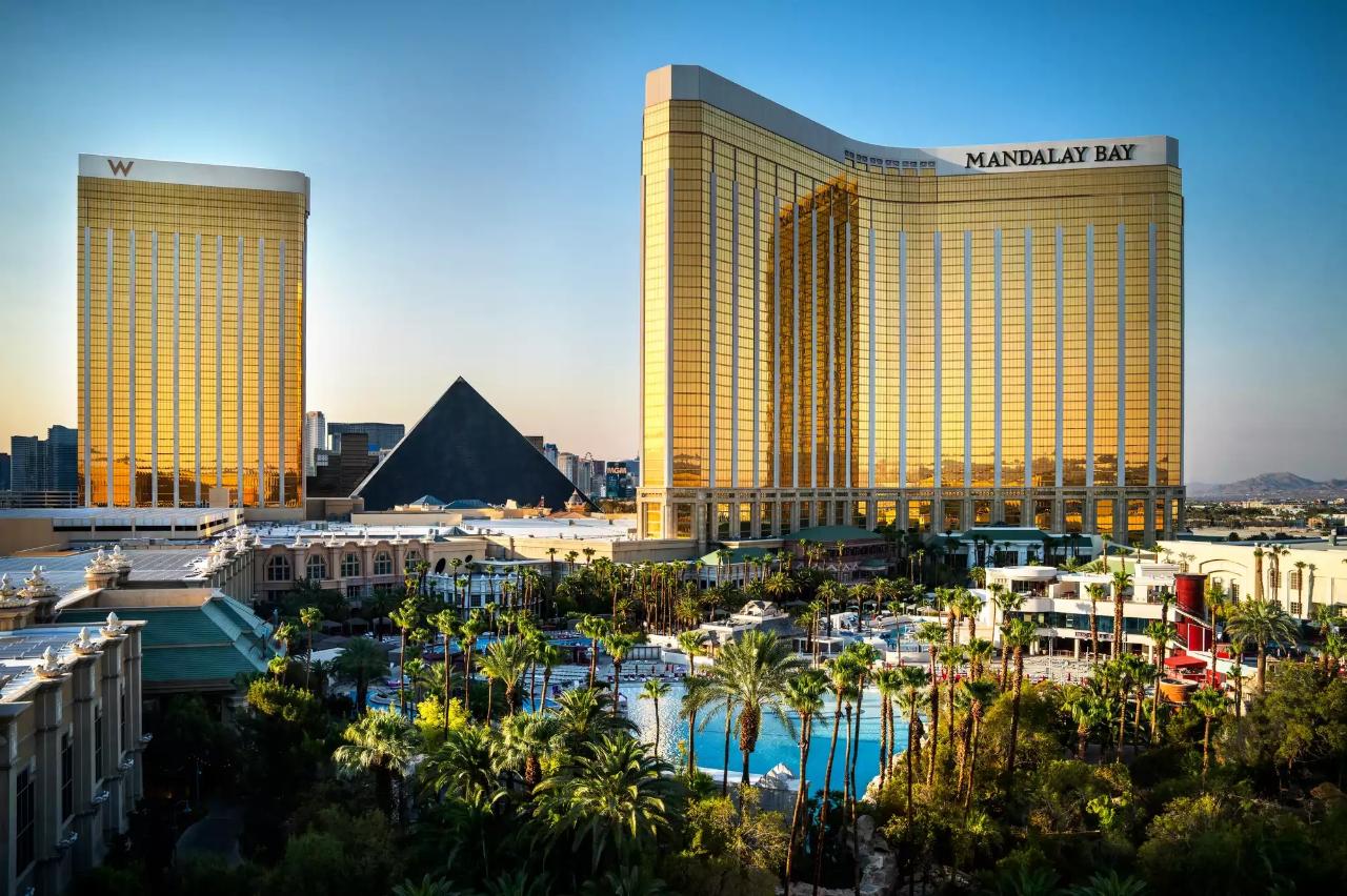 Mandalay Bay Lip Smacking Tour