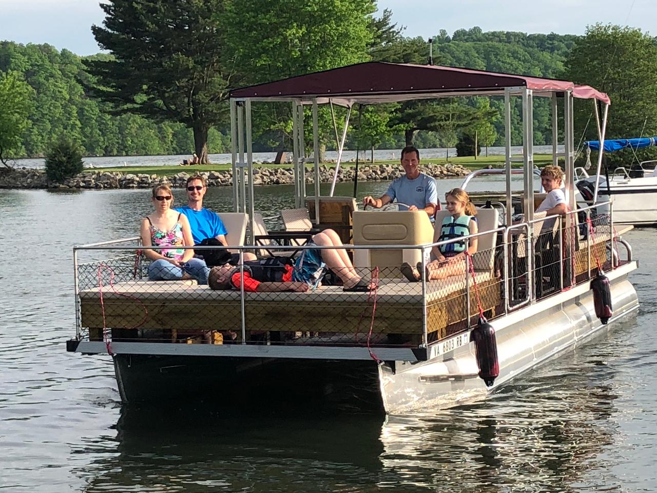 25' Aqua Lounge Pontoon Boat 8 hour rental Claytor Lake Water