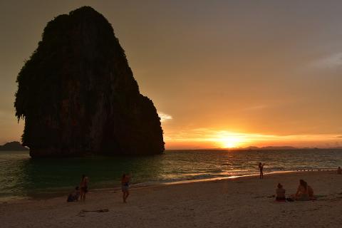 Sea Eagle Sunset Tour to 4 Islands in Krabi