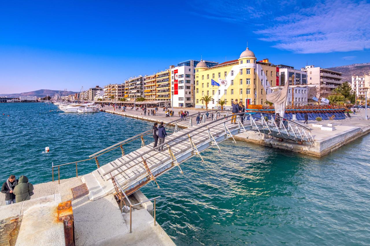 From central Volos to central Larisa