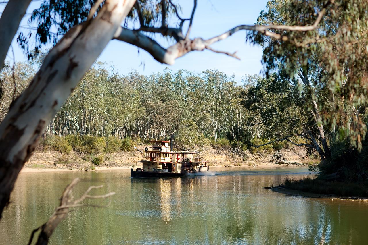 Golden Rivers - Bushrangers, Goldfields & the Mighty Murray River