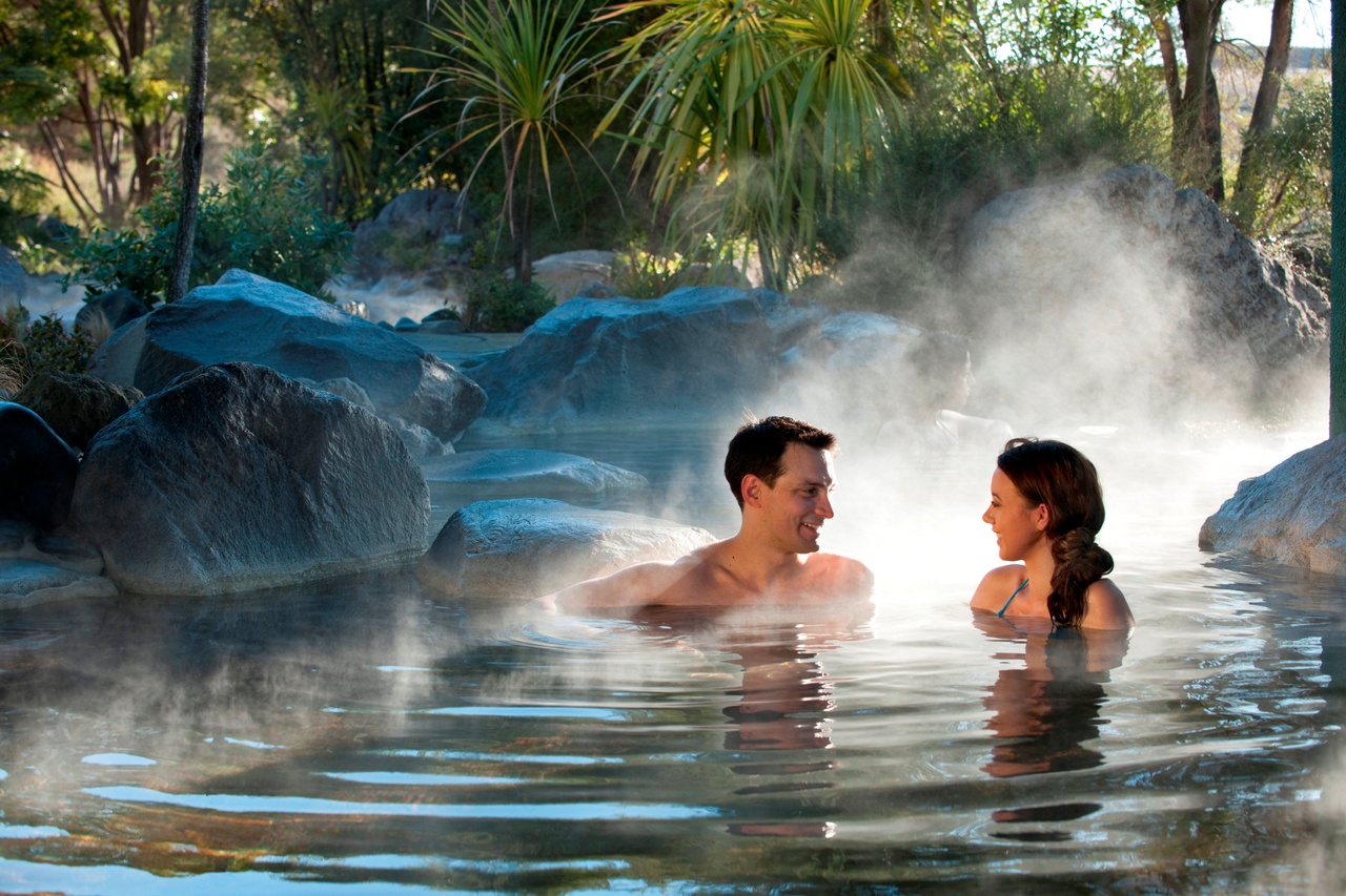 Shore Excursion from Tauranga: Rotorua Geothermal Geyser Tour and Polynesian Spa, Including Lunch