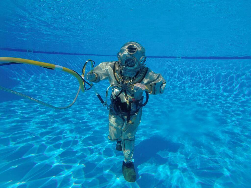 Hard Hat Diving & Pearl Harvest Show (free with your AQWA entry) AQWA