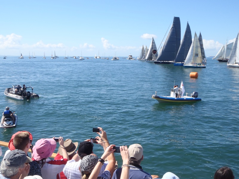 2020 Brisbane to Gladstone Yacht Race -Bretts Wharf Plaza Hamilton departure