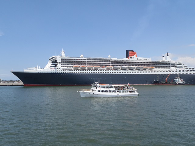 "Queen Mary 2" 'Morning Tea' Viewing Cruise