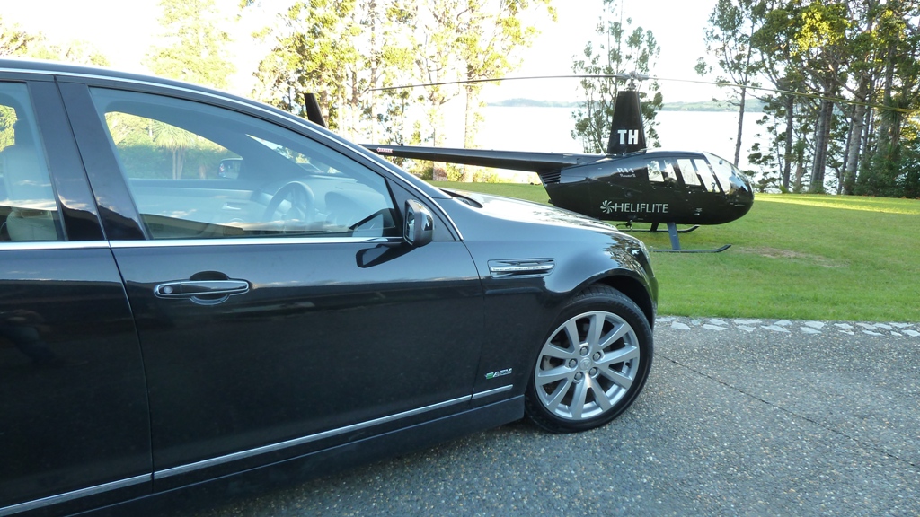 Auckland City > Airport One Way - (Private Executive Sedan for 1-3 passengers)