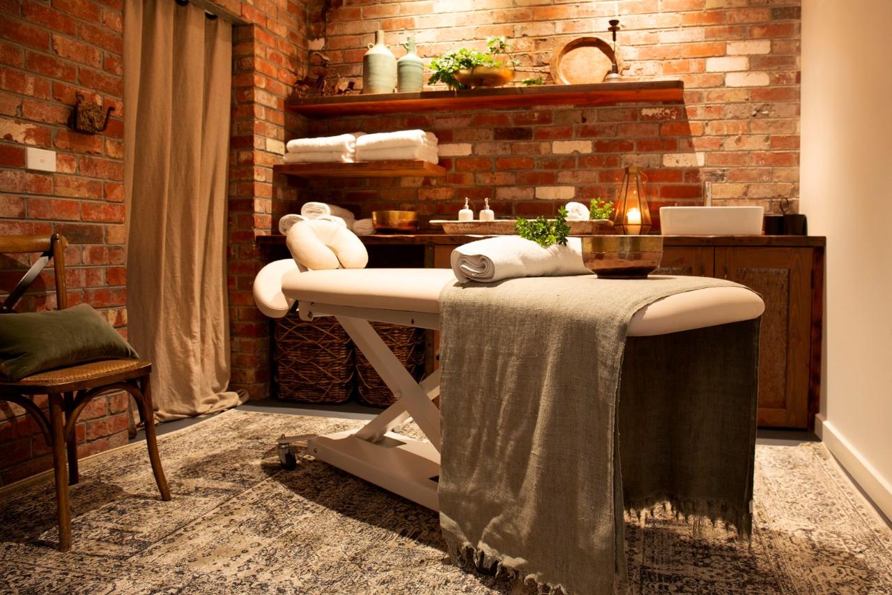 Private Wine Tour, 3 Course Lunch and Spa Massage - For 2 