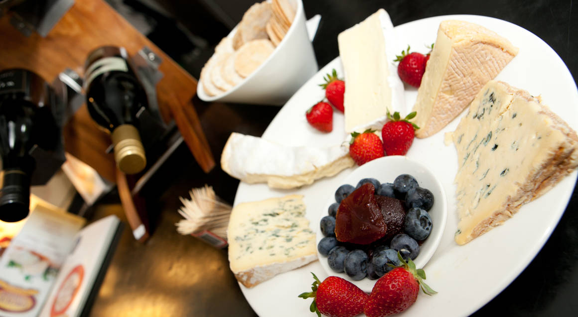 Chauffeured Cheese and Wine Tour with 3 Course Lunch for 2