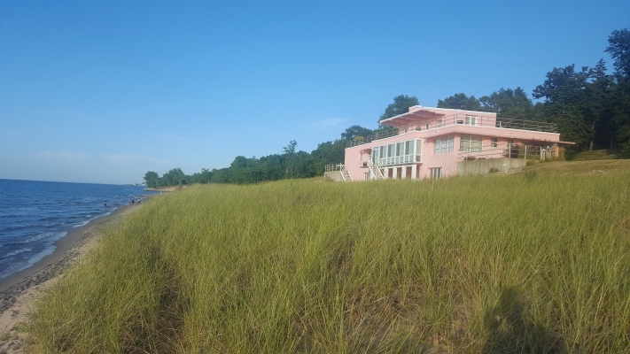 "Detour from Chicago: Indiana Dunes and the Homes of Tomorrow"