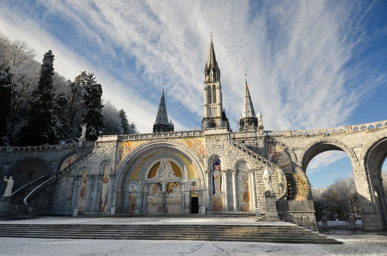 Spiritual Journey to Lourdes: Private Transfer from Bordeaux