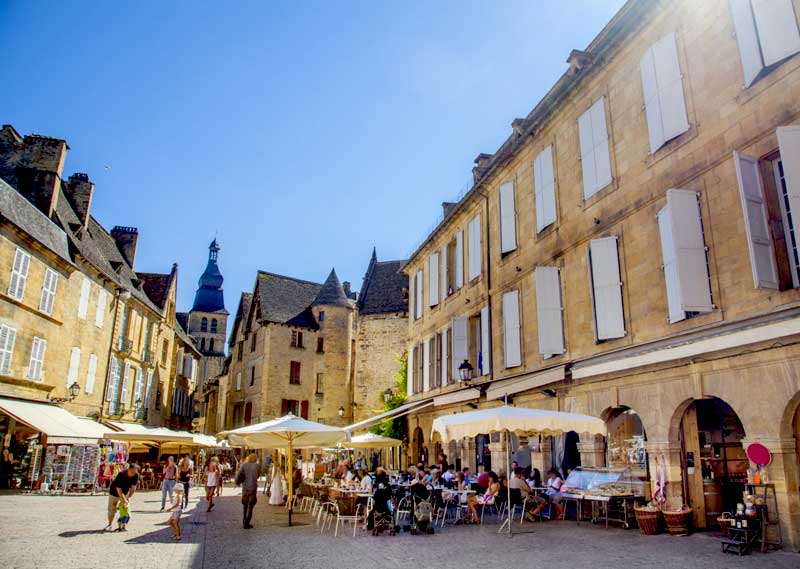 Dordogne & Sarlat Exploration: Exclusive Private Tour from Bordeaux