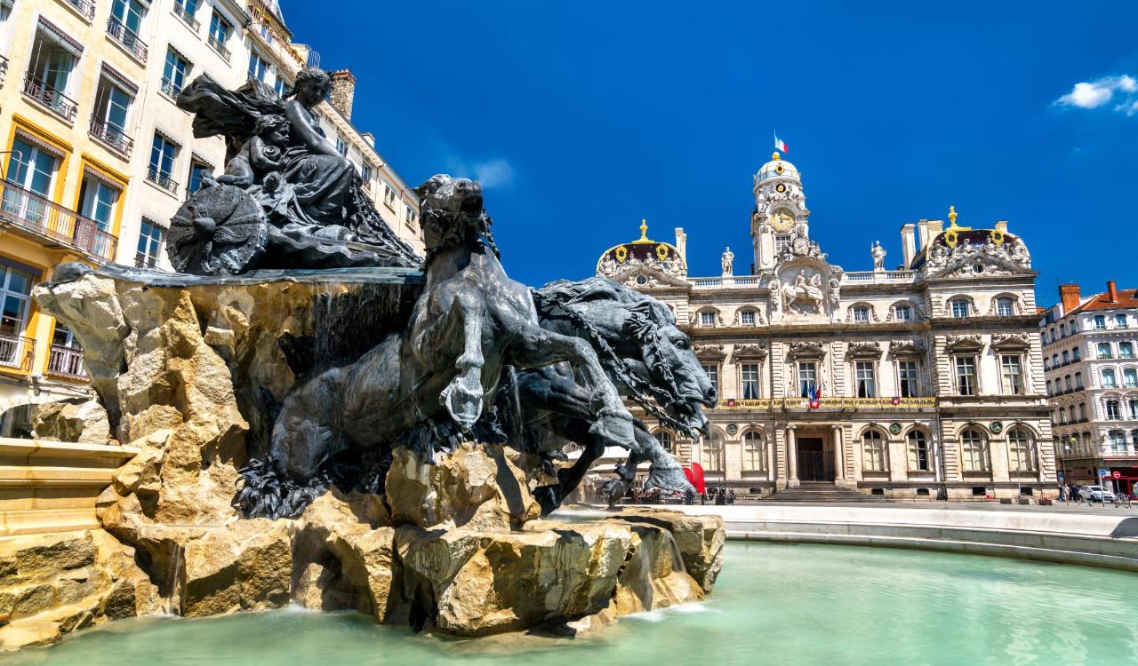 From Lyon City to Lyon Saint Excupery Airport - Private Transfer