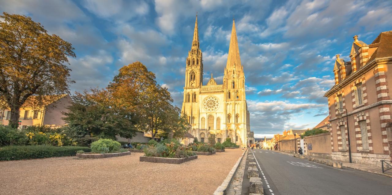 Paris Private Sightseeing Transfer to Loire Valley 